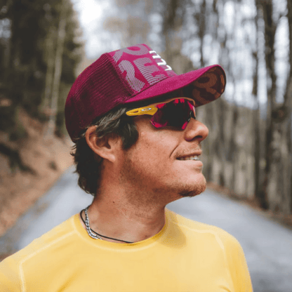 Gorra Deportiva Compressport Trucker - Vinotinto