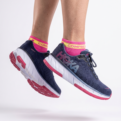 Medias Compressport Racing Socks V3.0 Run Lo - Fluo Pink