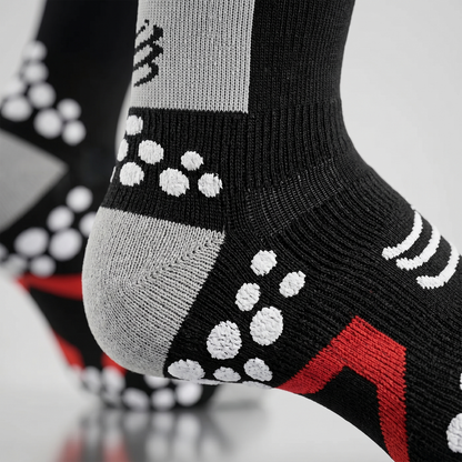 Medias Compressport Racing Socks V2.1 Bike Hi - Black White