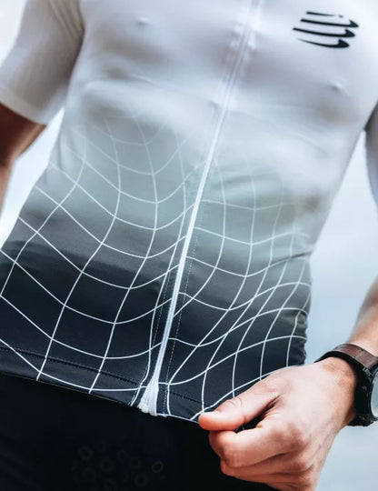 Tri Postural Aero Black/White Print