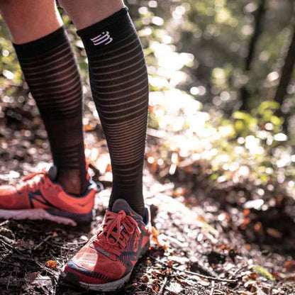 Medias Deportivas Compressport Full Socks Oxygen - Negro