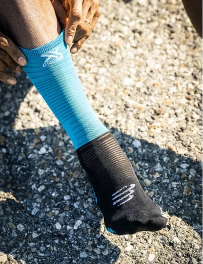 Medias Compressport Mid Compression Socks - Black Ice Blue