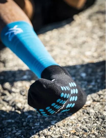 Medias Compressport Mid Compression Socks - Black Ice Blue
