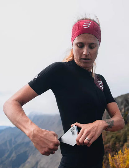 Camiseta Compressport Trail Running Postural SS Top Mujer Negro